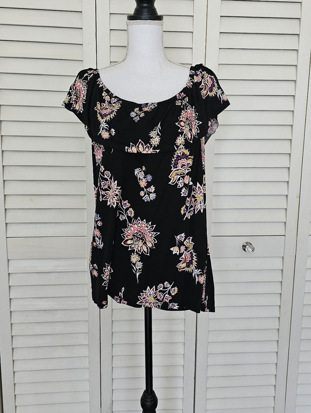 Old Navy Floral Top Size XXL Black Off Shoulder Ruffle Cap Sleeve Rayon
